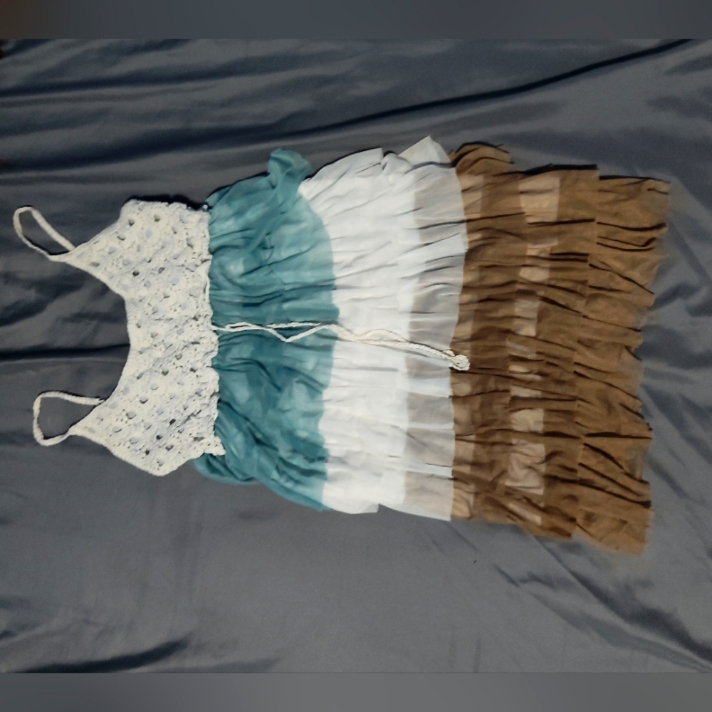 J Gee, L, White,Teal, brown